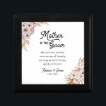 Moeder van de Groom Personalized Message Gift Box Cadeaudoosje<br><div class="desc">Een Moeder van het Groom trouwcadeau met een boho floral design en een modern kalligrafiekontwerp. Pas het bericht, de namen en de datum aan met behulp van de verpersoonlijkingsoptie. Zoekt u iets meer op maat? Neem contact met mij op voor een aangepaste bestelling. ****Voor aangepaste aanvragen heb je mijn hulp...</div>