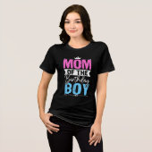 Moeder van de Verjaardagsjongen T-shirt | Moeder v (Voorkant volledig)