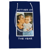Moeder van het jaar Aangepaste Foto mama Medium Cadeauzakje (Voorkant)