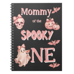 Moeder van het Spooky One Pinkoween-feest Notitieboek