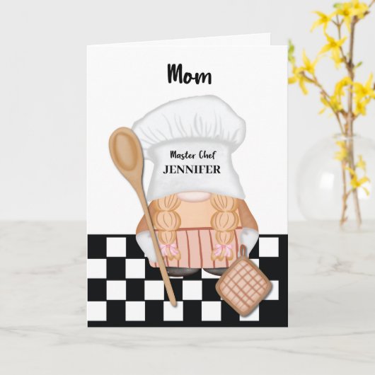 Moeder Verjaardag Whimsical Gnome Chef Cooking Kaart (Gele Bloem)