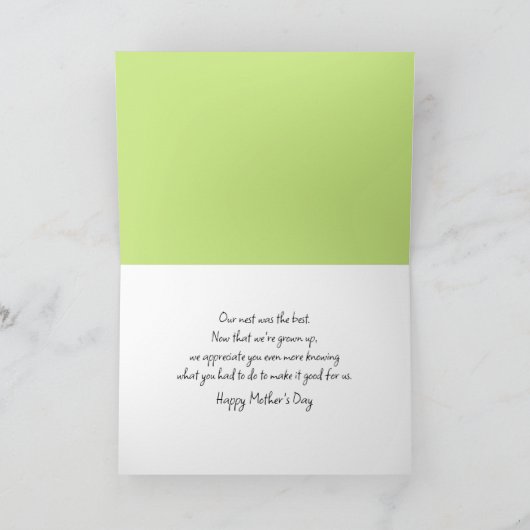 Moeder Vogel met Fledglings In Nest Kaart (Binnen)