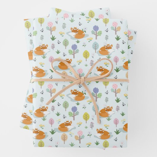 Moeder vossenvos in het bos inpakpapier vel (In situ)