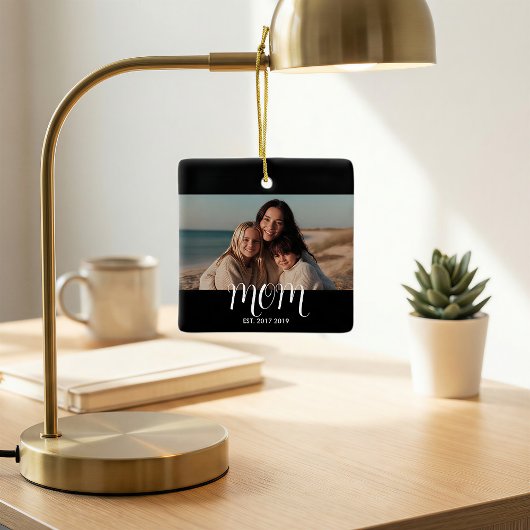 Moeder Wordt Vastgesteld Zwart Wit Script Foto Keramisch Ornament