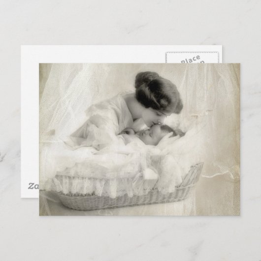  moeder zoende Baby in Bassinet Briefkaart (Voorkant / Achterkant)