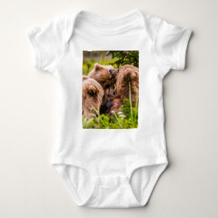 Moederbeer voedt haar twee welpen, Lake Clark Nati Romper