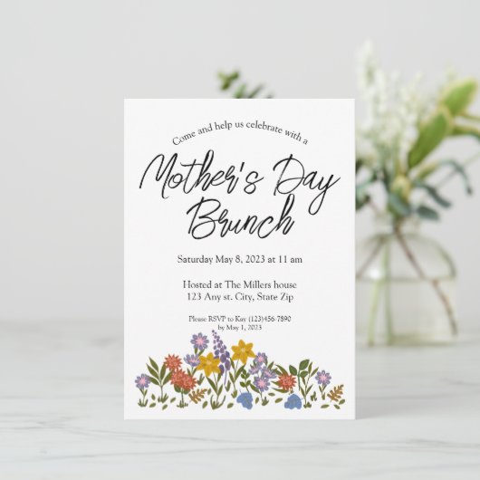 Moederdag brunch-uitnodiging met bloemen kaart (Staand voorkant)