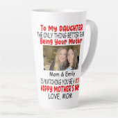 Moederdag cadeau voor dochtertje van mama Grappig Latte Mok (Rechterhoek)