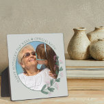 Moederdag Fotoroze Afbeelding Lijst Fotoplaat<br><div class="desc">Fotoplak met lijst voor wildbloem en bewerkbare tekst die u voor elke keer en voor elke keer kunt personaliseren. Het fotomalplaatje is opstelling voor u om uw afbeelding toe te voegen, dat in ronde vorm wordt getoond. Deze elegante en delicate vormgeving heeft een lijst met bloemen, roze wilde bloemen en...</div>