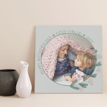 Moederdag Fotoroze Lijst van wilde bloemen Imitatie Canvas Print<br><div class="desc">Het canvas van de foto voor Moederdag of geeft de tekst voor een andere gelegenheid uit. Het fotomalplaatje is opstelling voor u om uw afbeelding toe te voegen, dat in ronde vorm wordt getoond. Deze elegante en delicate vormgeving heeft een lijst met bloemen, roze wilde bloemen en groen. Als u...</div>