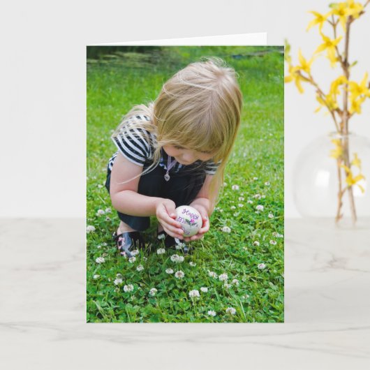 Moederdag Girl met Egg Kaart (Gele Bloem)