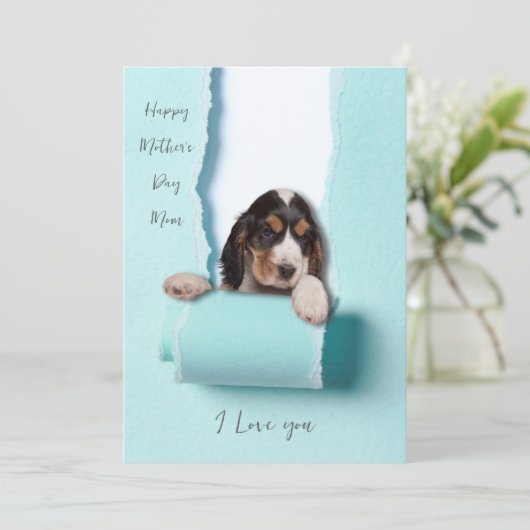 Moederdag kaart met gescheurd papier en hond die g (Staand voorkant)