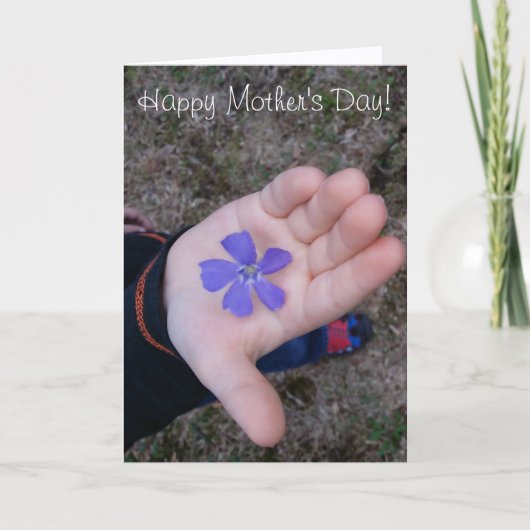 Moederdag Kind Hand Geef Paarse Bloem Kaart (Voorkant)