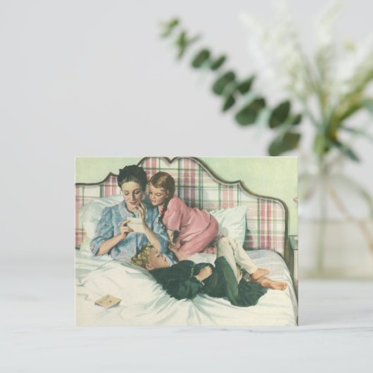  moederdag, kinderen die kaarten lezen in bed (Staand voorkant)