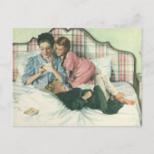  moederdag, kinderen die kaarten lezen in bed (Voorkant)