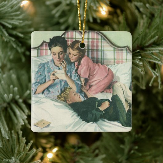  moederdag, kinderen die kaarten lezen in bed keramisch ornament (Boom)