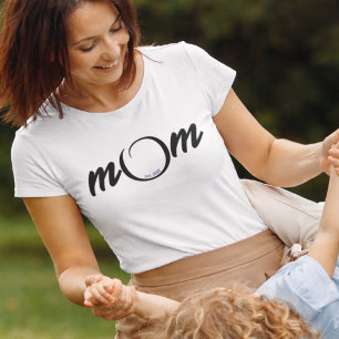 Moederdag mama est. typografie Zwart op wit T-shirt