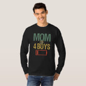 Moederdag Moe Moeder Van 4 Jongens Lage Batterij A T-shirt (Voorkant volledig)