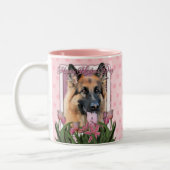 moederdag - Roze Tulpen - Duitse herdershandel Tweekleurige Koffiemok (Links)
