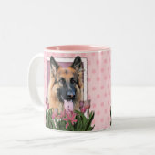 moederdag - Roze Tulpen - Duitse herdershandel Tweekleurige Koffiemok (Voorkant links)