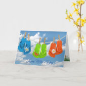 Moederdag teenslippers op clotheline kaart (Gele Bloem)