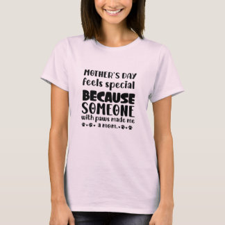 Moederdag voelt speciaal omdat iemand met een poot t-shirt