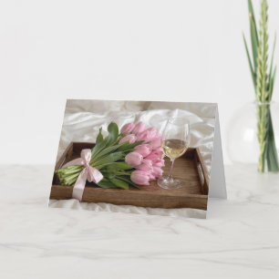 Moederdag Wijn en Roze Tulpen Op Satijnen Lakens Kaart