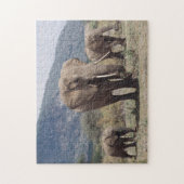 Moederelefant loopt met olifantkalf legpuzzel (Verticaal)