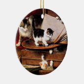 Moederkat en Kittens op tafel Keramisch Ornament (Rechts)