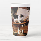 Moederkat en Kittens op tafel Latte Mok (Voorkant)