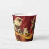 Moederkat en Kittens spelen met gitaar Latte Mok (Voorkant)