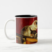 Moederkat en Kittens spelen met gitaar Tweekleurige Koffiemok (Links)