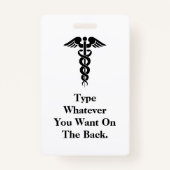 Moederlijke verpleegsters met babybadge passen het badge (Achterkant)