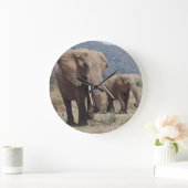 Moederolifant die loopt met olifantenkalf grote klok (Huis)