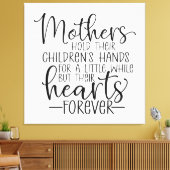 Moeders houden de hand van hun kinderen een beetje canvas afdruk (Insitu (Woonkamer))