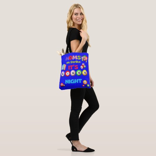 moeders in staking, de bingoavond tote bag (Op model)