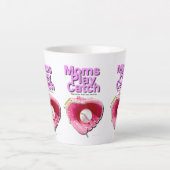 Moeders spelen vangst latte mok (Voorkant)