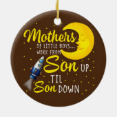 Moeders van kleine jongens werken van jongen tot z keramisch ornament (Achterkant)