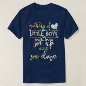 Moeders van kleine jongens werken van jongen tot z t-shirt (Design voorkant)
