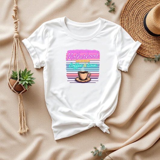 Moederschap draait op koffie en liefde | Grappige  T-shirt