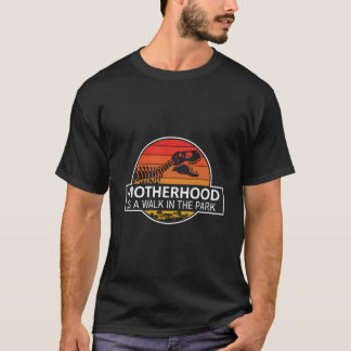 Moederschap is een wandeling in het park grappen t-shirt