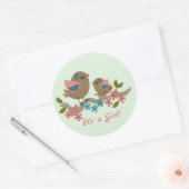 Moedervogel met baby en aangepaste tekst ronde sticker (Envelop)