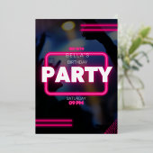 Moedige en heldere verjaardag uitnodiging | Plezie (Staand Voorkant)