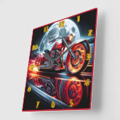 Moedige motorfiets racen onder een volle maan vierkante klok (Hoek)