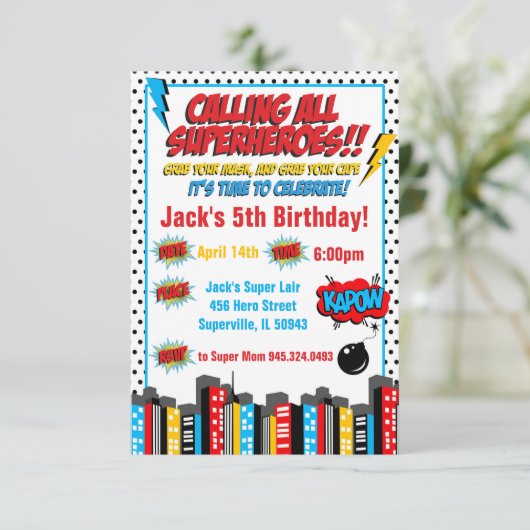 Moedige Superheld Verjaardagsuitnodiging Kaart (Staand voorkant)