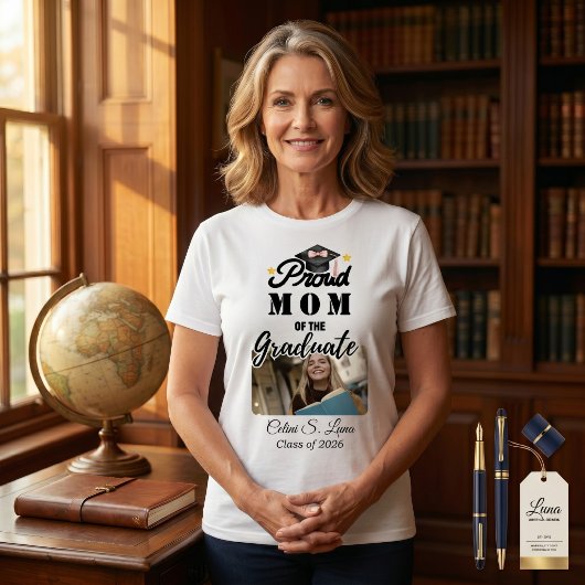 Moedige Varsity Zwart & Wit Trots Moeder Afgestude T-shirt
