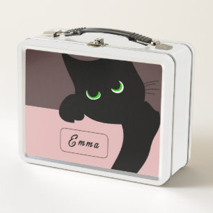 Moeie glurende zwarte kat op paars
