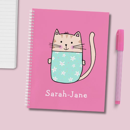 Moeie kat gepersonaliseerde aangepaste naam roze notitieboek