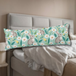 Moeie Konijntjes zittend tussen witte Madeliefjes Lichaamskussen