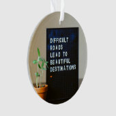 Moeilijke wegen leiden tot prachtige bestemmingen ornament (voorkant)